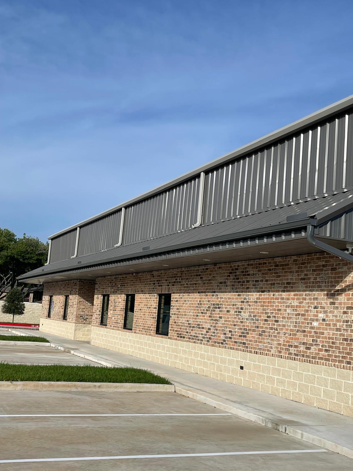 Gutter installation contractor Houston TX